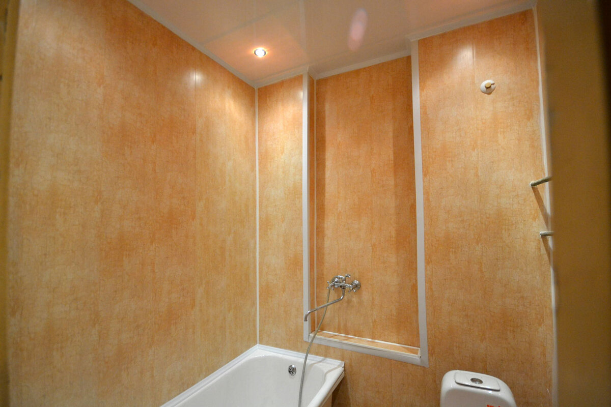 Отделка ванной пластиковыми панелями: способы отделки стен + устройство потолка пвх