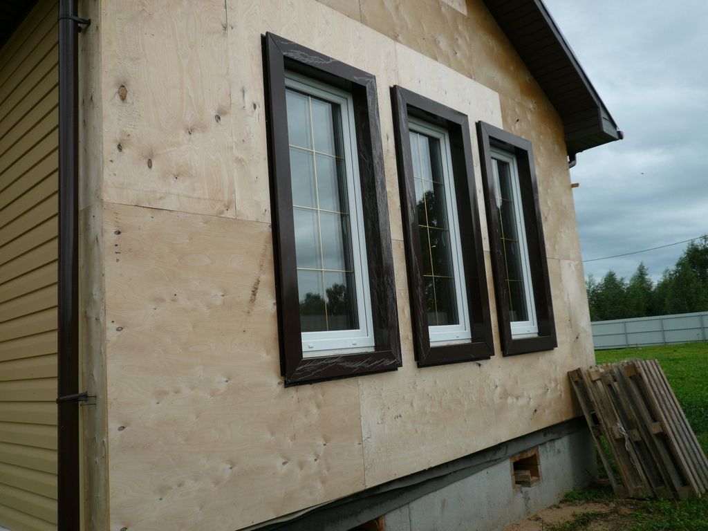 Внешняя отделка деревянного дома фанерными листами