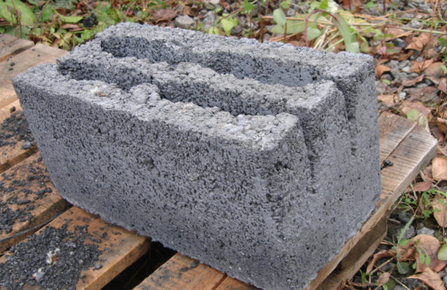 Шлакоблок - это строительный материал под камень, изготовленный методом вибропресса