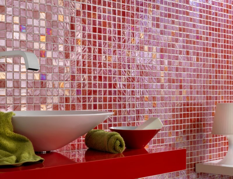 ﻿﻿Самоклеящаяся мозаика (36 фото): «самоклеющаяся» отделка для стен ванной и туалета, зеркальная плитка для кухни и гостиной, варианты под камень