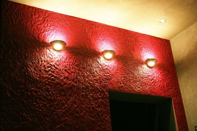 ﻿﻿Декоративная краска для стен с эффектом шелка (39 фото): роспись мокрым составом с перламутровым эффектом, нанесение жидкой трафаретной печати